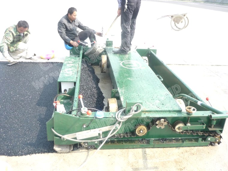 Athletic Track Sports Surface Rubber Paver Machine
