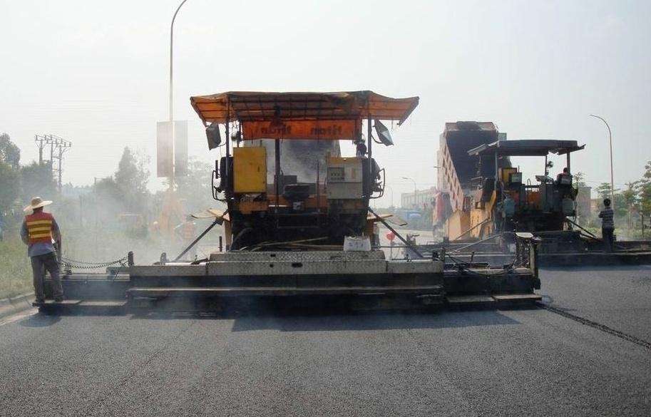 How Does Road Paver Machine Manufacturers Get Favored?