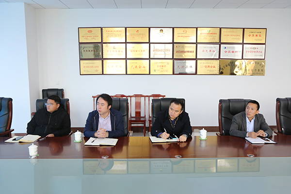 On the morning of November 17, Feng Yi, director of Huawei's smart computing products in Southwest China,