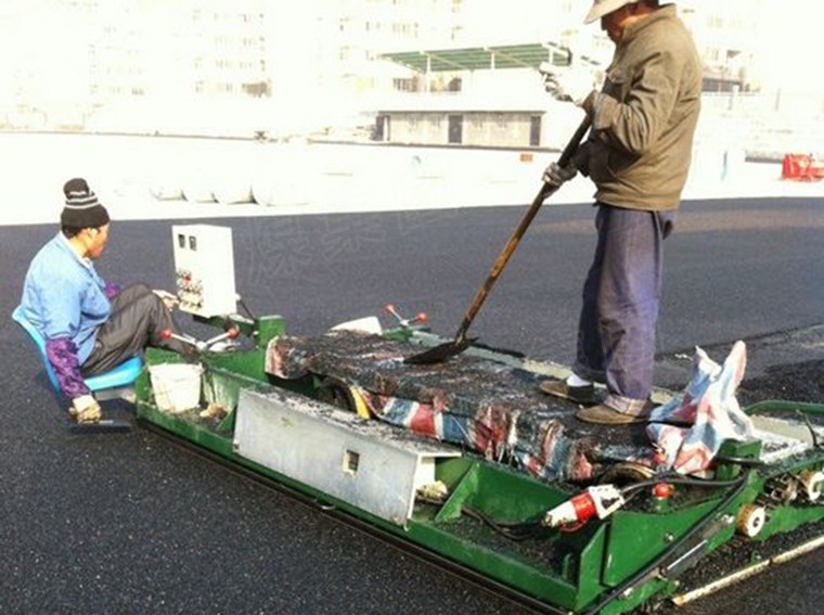 How To Maintain The Running Track Paver Machine In Winter