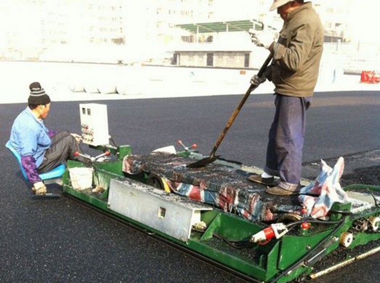 Main Frame Structure And Power Transmission System Of Rubber Paving Machine
