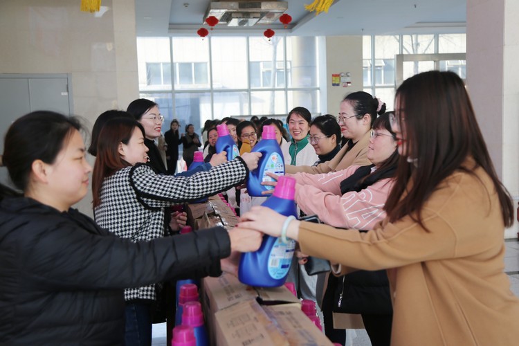 'A New Chapter Of The Times, Women Brighten Their Faces' China Coal Group Held A Literary And Artistic Performance To Celebrate March 8 Women'S Day